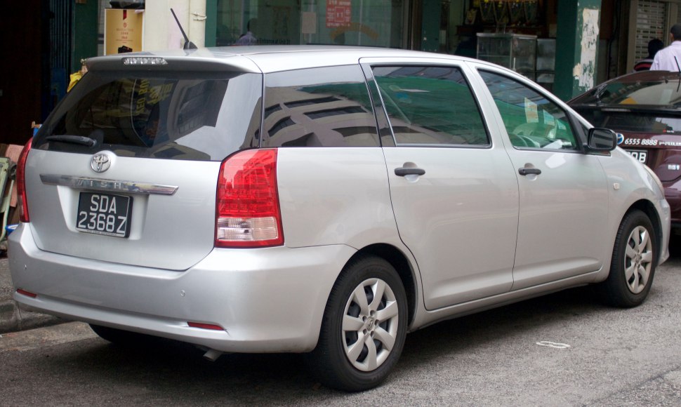 Toyota wish размеры